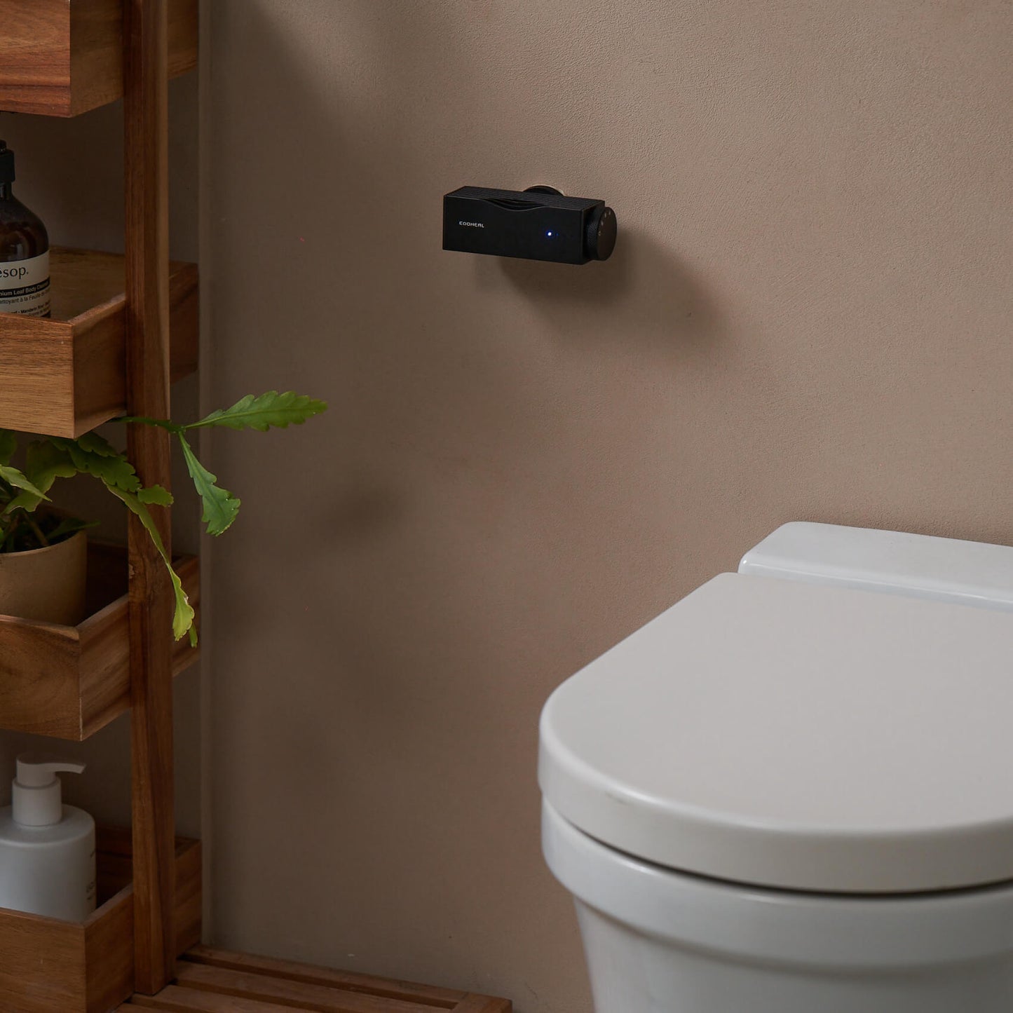 KNOT | World’s First Portable Photon UV Sterilizer & Deodorizer