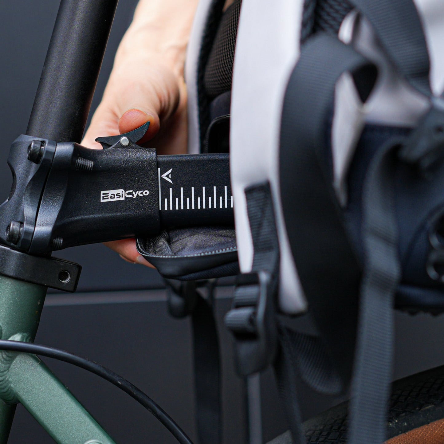 EasiCyco | The world’s first floating 35L/ 40L functional cycling backpack – no rear rack needed *Free Shipping*